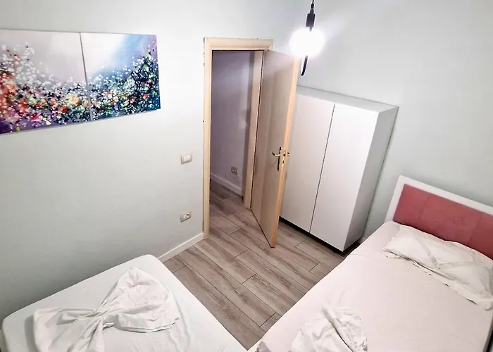 Elysee - Duplex Near The - Shkembi I Kavajes Apartmán *